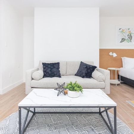 Large Stylish Studio Apartment In El Portal #3 Miami Exterior photo