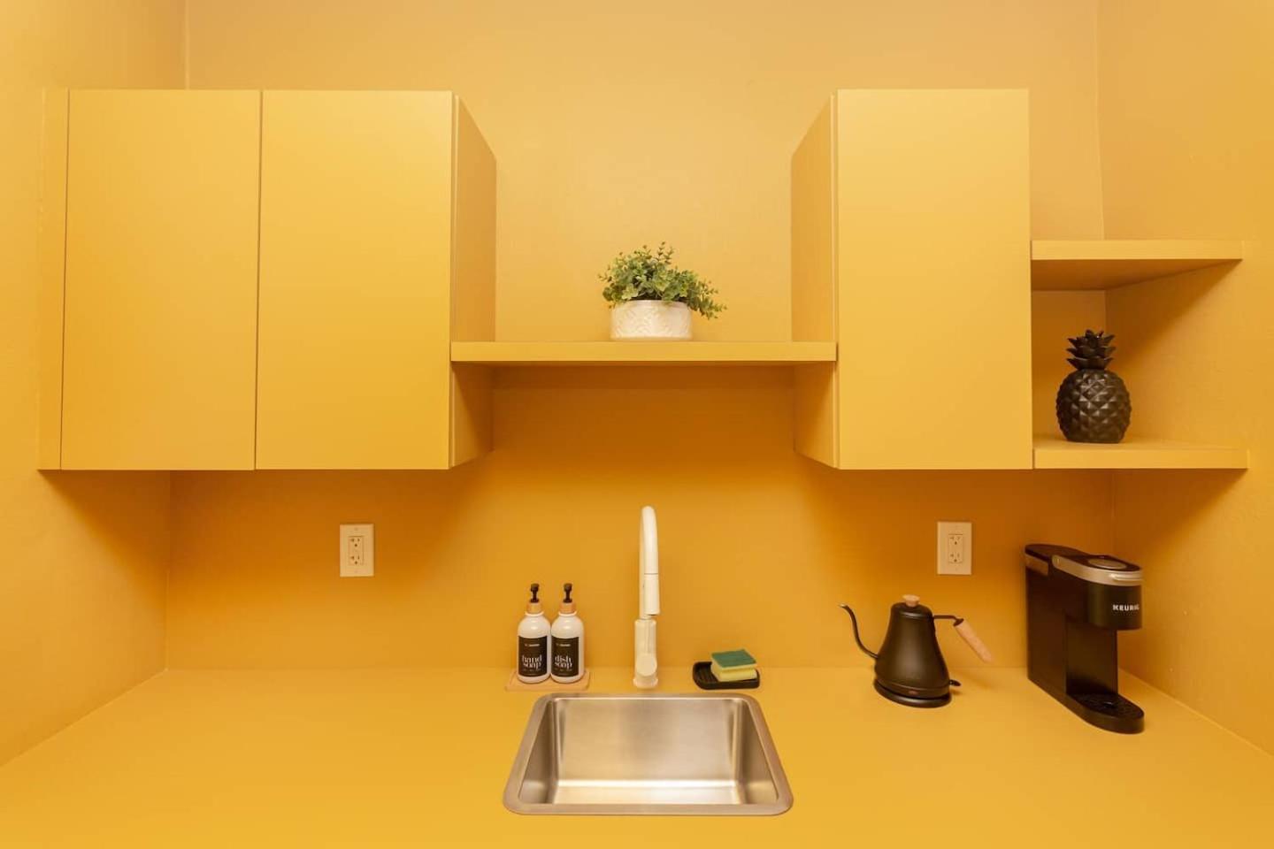 Large Stylish Studio Apartment In El Portal #3 Miami Exterior photo