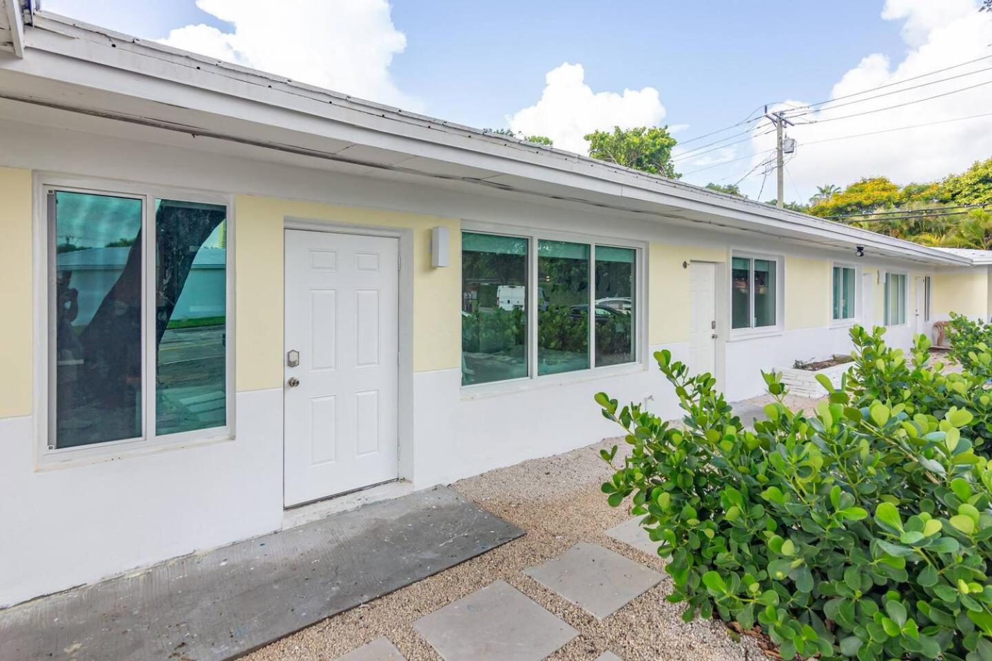 Large Stylish Studio Apartment In El Portal #3 Miami Exterior photo