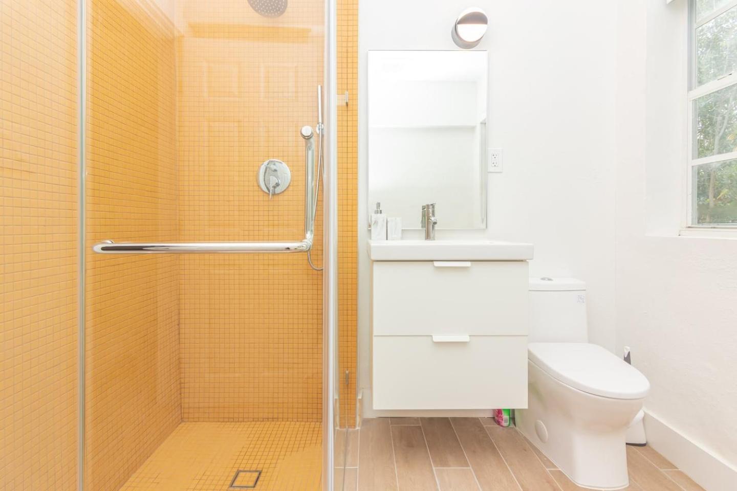 Large Stylish Studio Apartment In El Portal #3 Miami Exterior photo